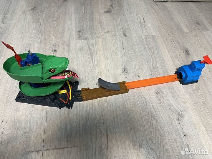 Автомобильный трек Hot Wheels (бросок кобры)