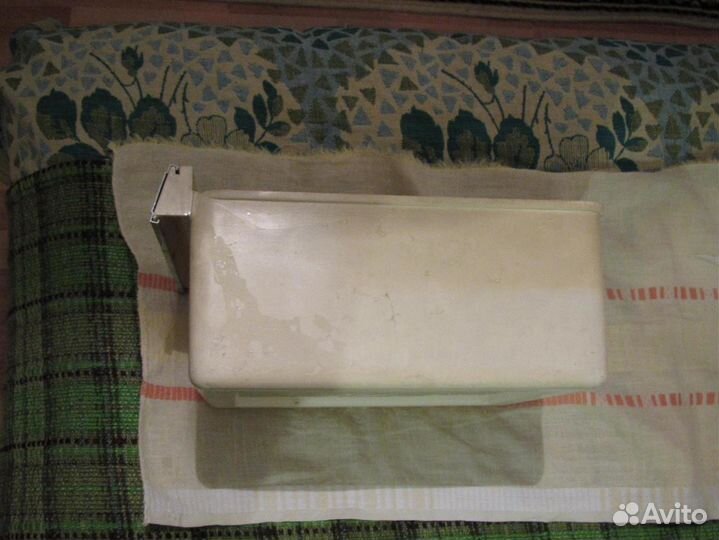 Контейнер пластмассовый из холодильника