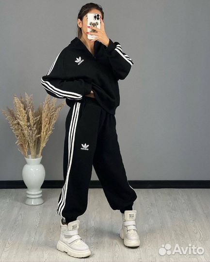 Женский спортивный костюм adidas