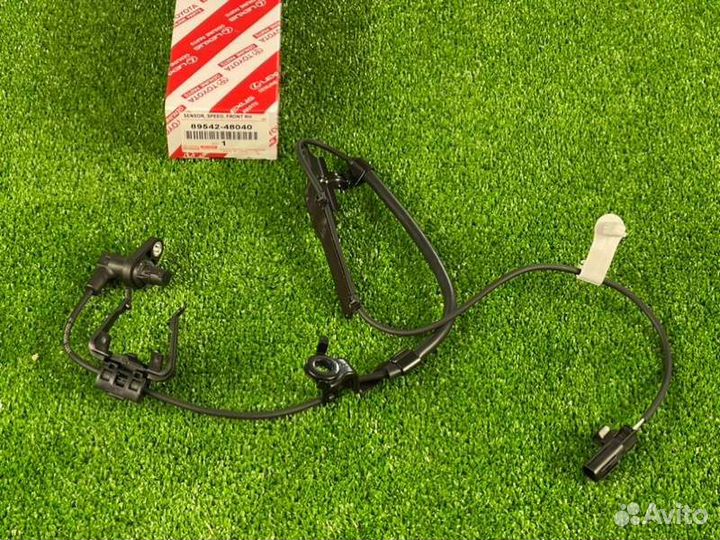 Датчик скорости передний правый Toyota Highlander