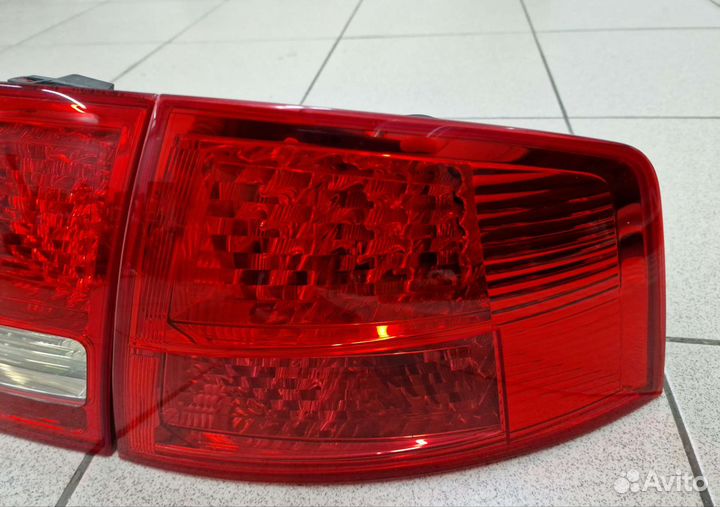 Комплект задних светодиодных фонарей на Audi A8 D3