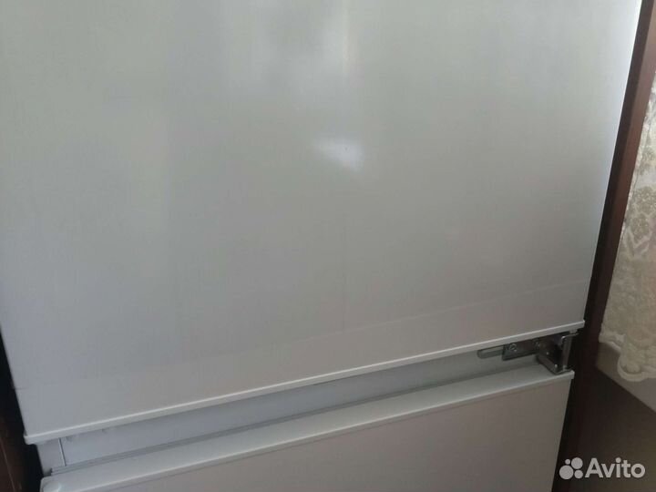 Встраиваемый холодильник