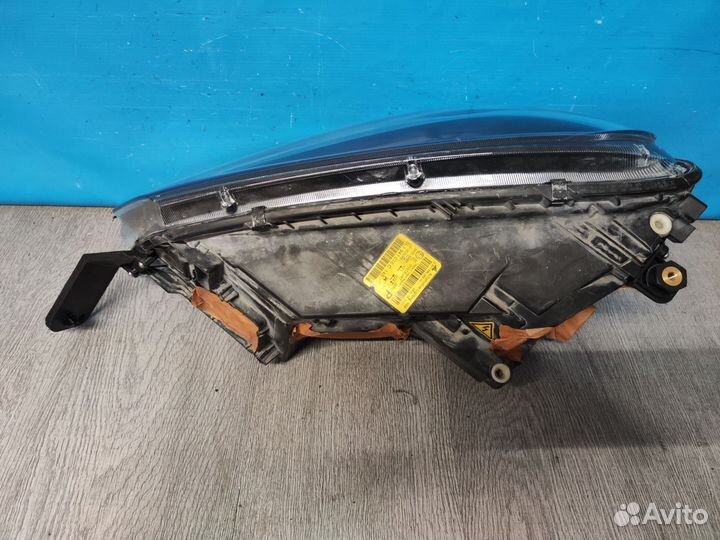 Фара правая Skoda Yeti 1 2009