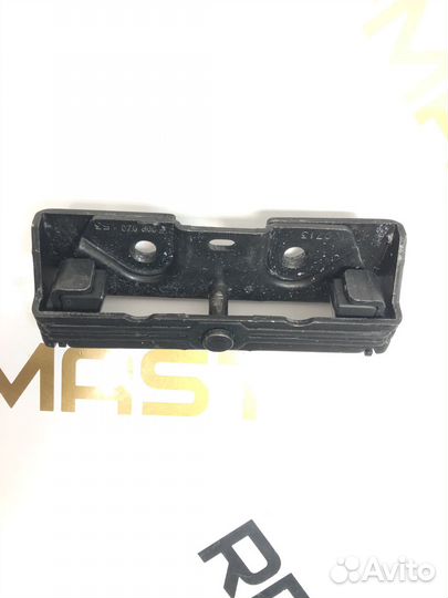 Ответная часть замка пятой двери Range Rover