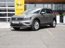 Volkswagen Tiguan 2.0 AMT, 2018, 52 500 км, с пробегом, цена 3 048 000 руб.