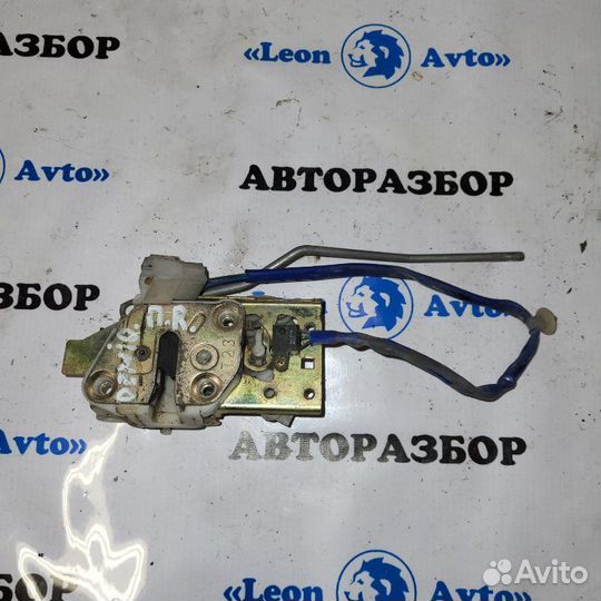 Замок двери передний правый Mazda Demio DW3W B3