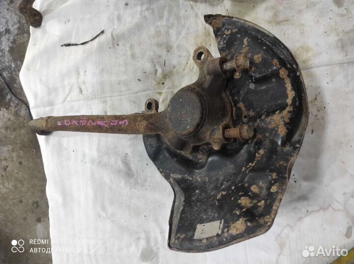 Ступица левая передняя Toyota Mark 2 GX90