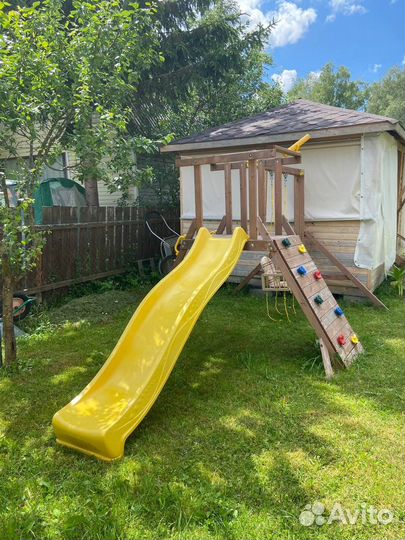 Детская игровая площадка с горкой