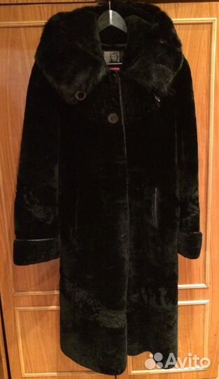 Продам теплую мутоновую шубу с капюшоном