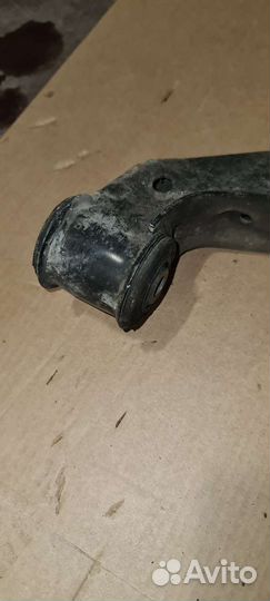 Рычаг передний левый