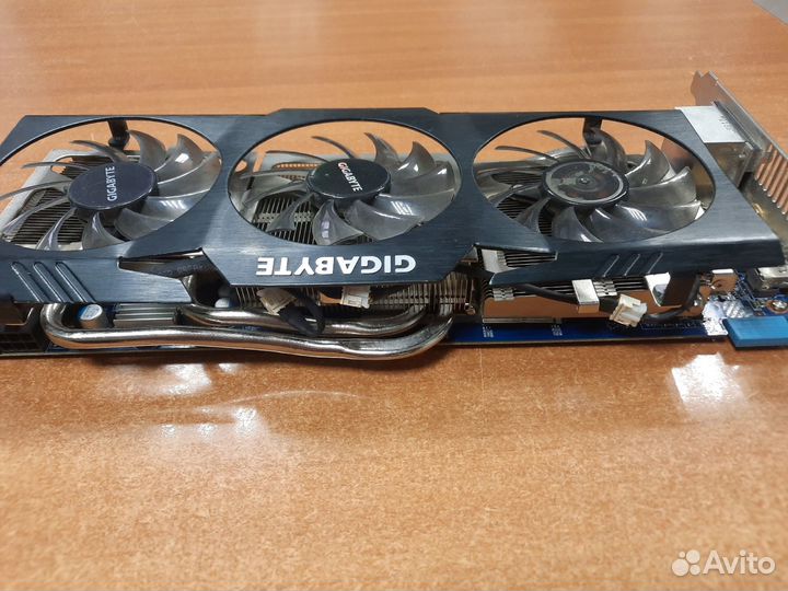 На запчасти Radeon HD 6870 1 Gb