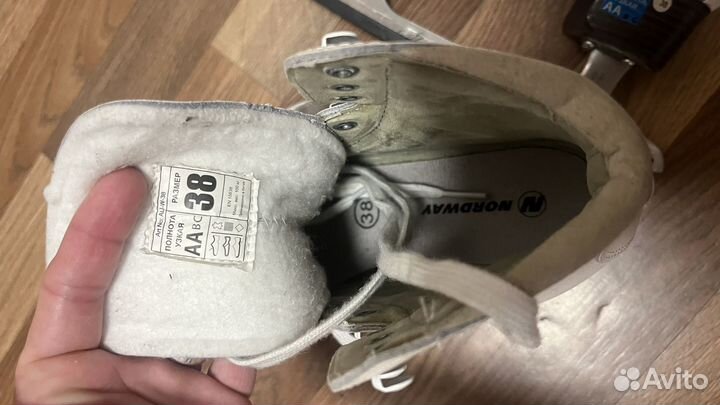 Коньки фигурные 38 размер натуральная кожа