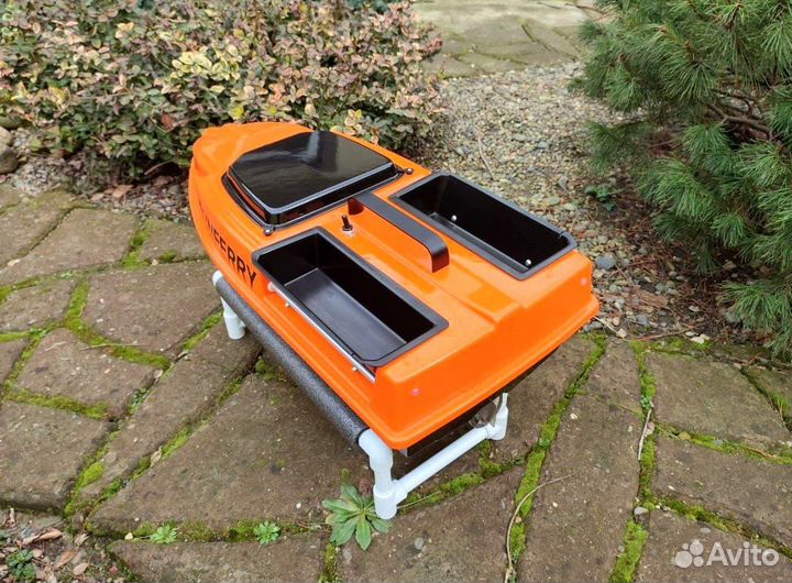 Прикормочный карповый кораблик Ранферри Speed V4