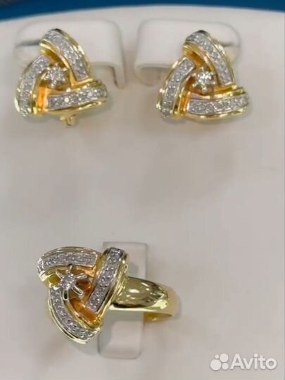 Золотой комплект с бриллиантами