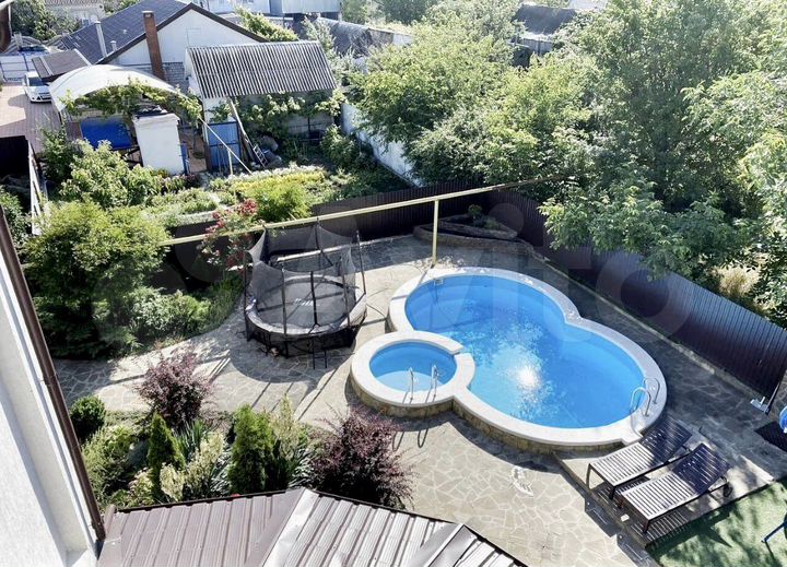 Дом 275 м² на участке 7 сот.