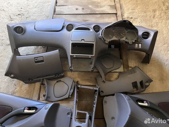 Пластик салона Toyota Celica T230