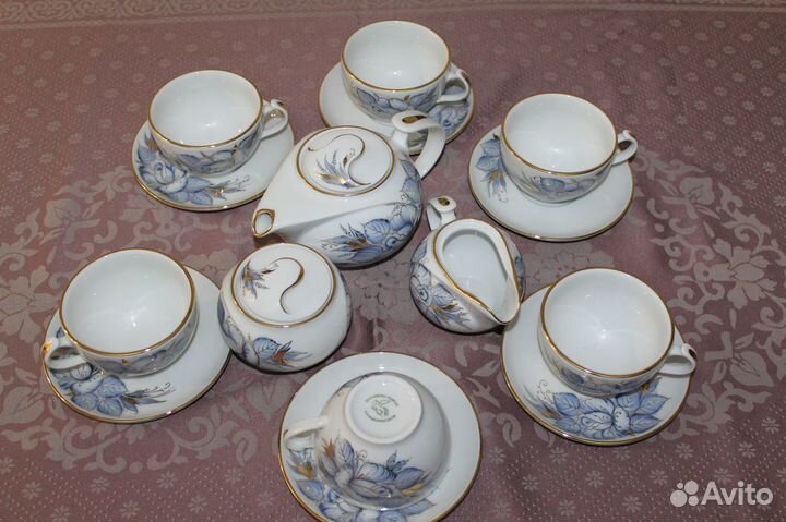 Фарфоровый чайный сервиз