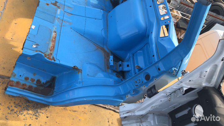 Четверть Мерседес Спринтер Пороги