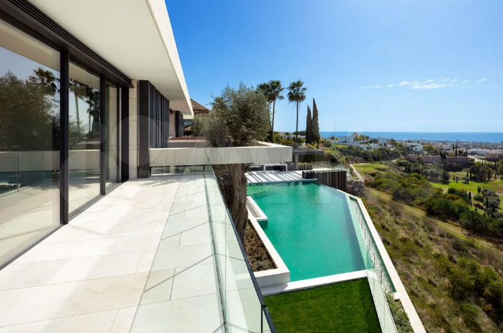 Дом 298 м² на участке 6,2 сот.