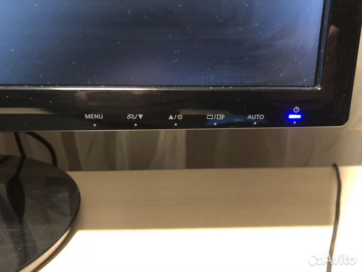 Монитор Samsung S22D300