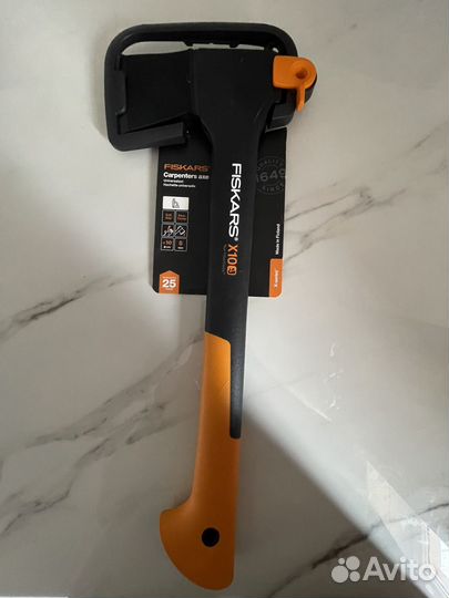 Топор fiskars x10