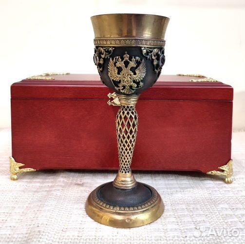 Кубок подарочный в деревянном футляре