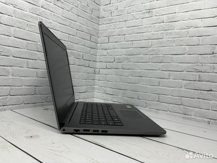 Ультрабук Dell Vostro i3-6100U/RAM 8/GT 930M/SSD