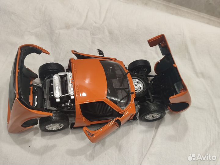 Модель lamborghini miura 1:18 bburago