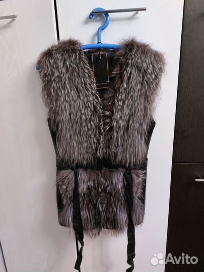 Меховой жилет чернобурка