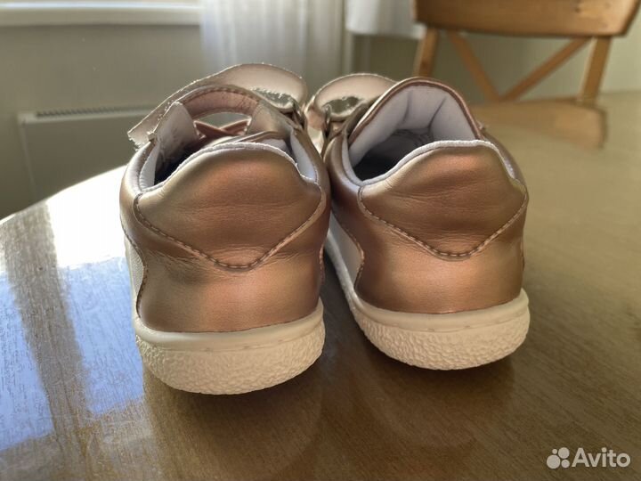 Кроссовки для девочки