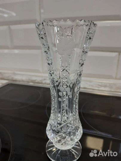 Хрустальные вазы и салатницы