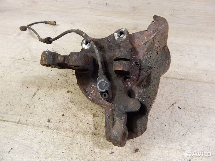 Кулак поворотный передний левый Opel Omega B