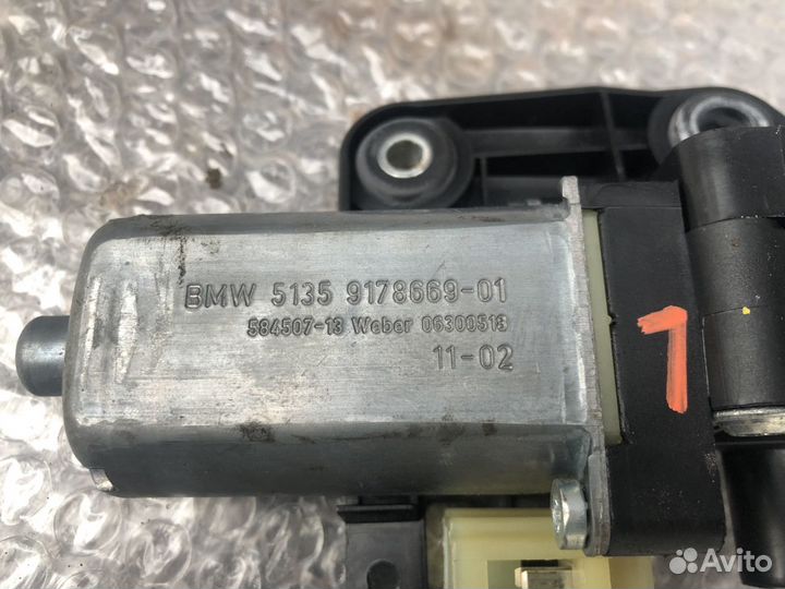 Моторчик шторки задней левый BMW 7 F01 F02 N63