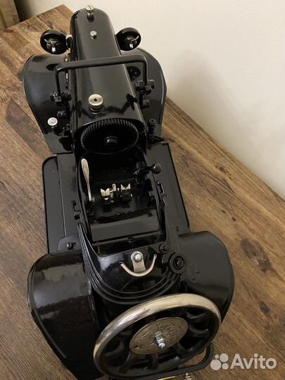 Автомобиль из швейных машин