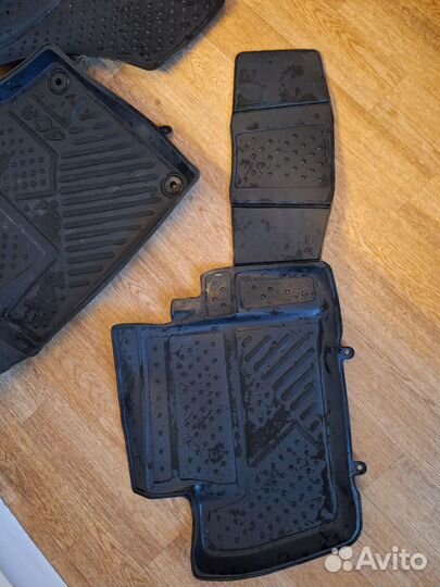 Автомобильные коврики резиновые
