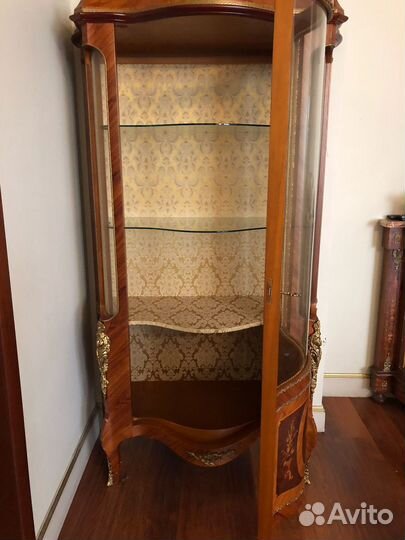 Шкаф витрина бу