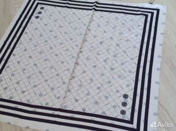 Шелковый платок Chanel двусторонний