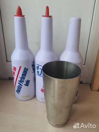 Бутылки и стакан для фрейлинга