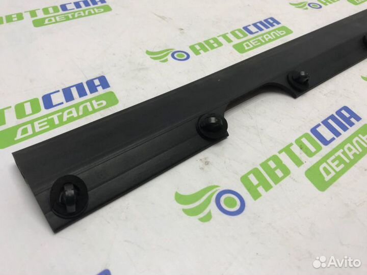 Уплотнитель крышки багажника задний Mazda Cx-30