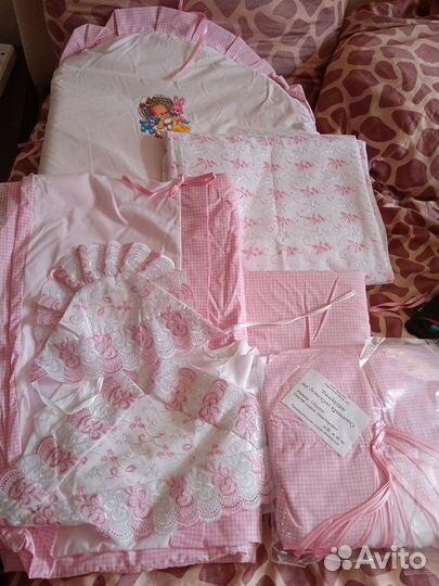 Постельное бельё в детскую кроватку+борт. и бал