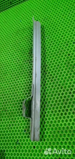 Направляющая стекла правая LADA Largus Ларгус