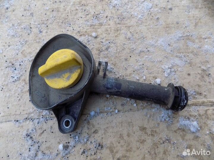 Маслозаливная горловина Sandero 2014