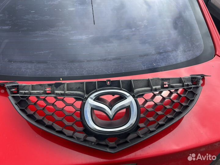 Решетка радиатора mazda 3 bk седан