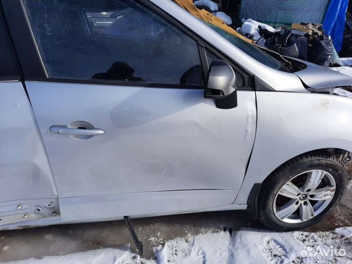 Дверь передняя правая Renault scenic 3