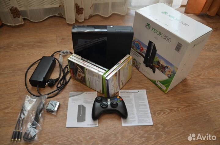 Авито электроника. Xbox 360 e комплектация. Приставка хбокс 360 комплектация. Xbox 360 New комплектация. Запакованная комплектация Xbox 360 e.