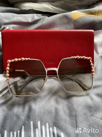 Солнцезащитные очки fendi