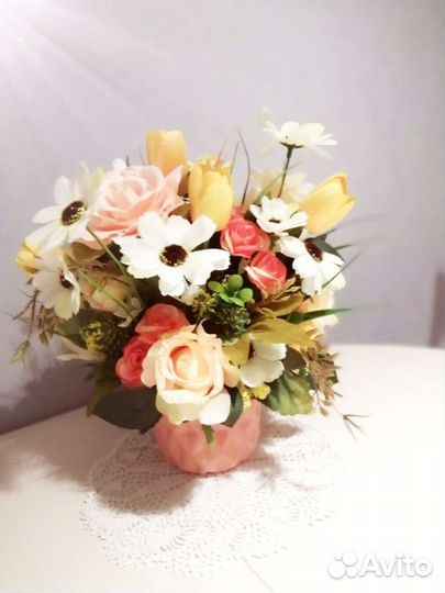 Подарочная цветочная композиция