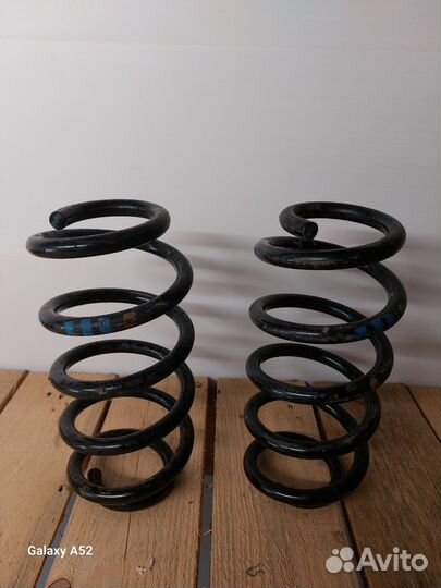 Продаю передние амортизаторы