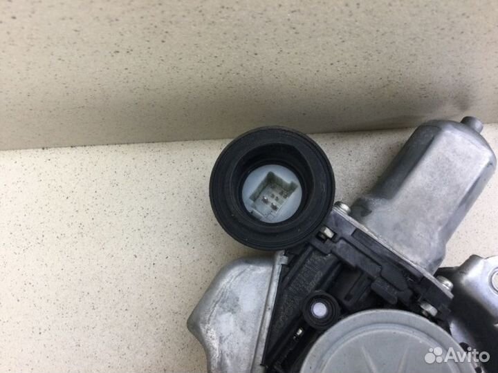 Стеклоподъемник электр. задний правый задний