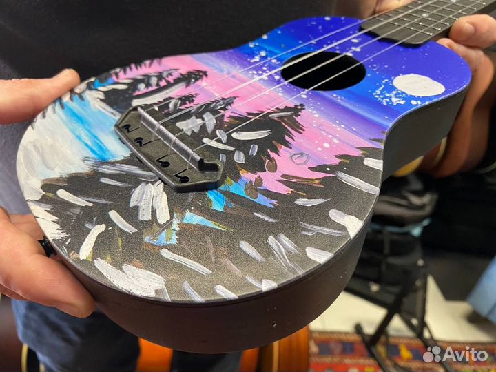 Укулеле сопрано, заснеженный лес